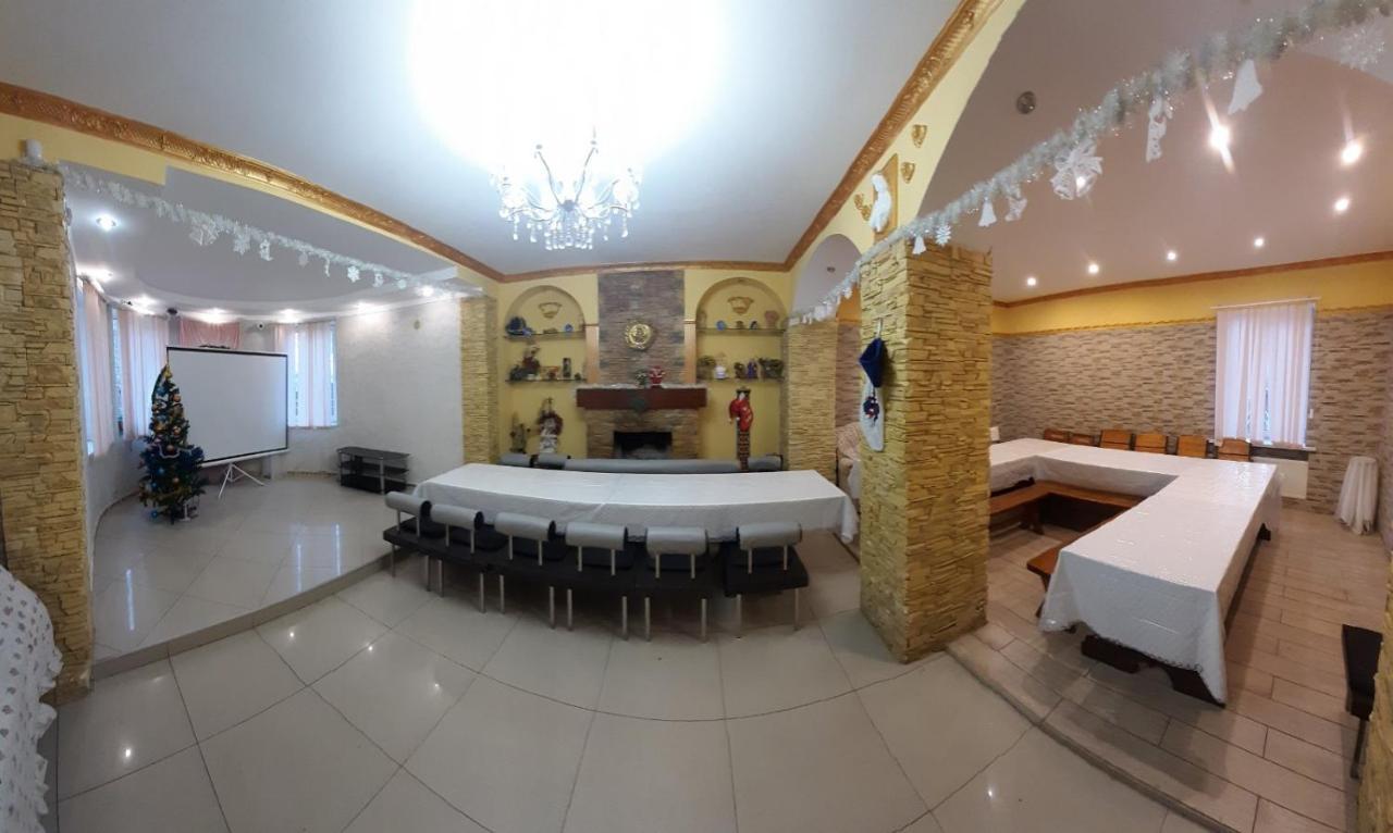 Куренiвський Двiр Kijev Kültér fotó